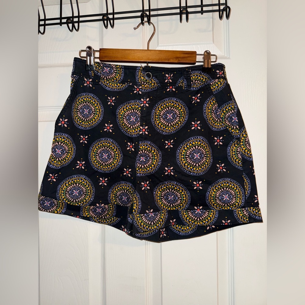 Maeve by Anthropologie hush rise medallion shorts, size 6.
